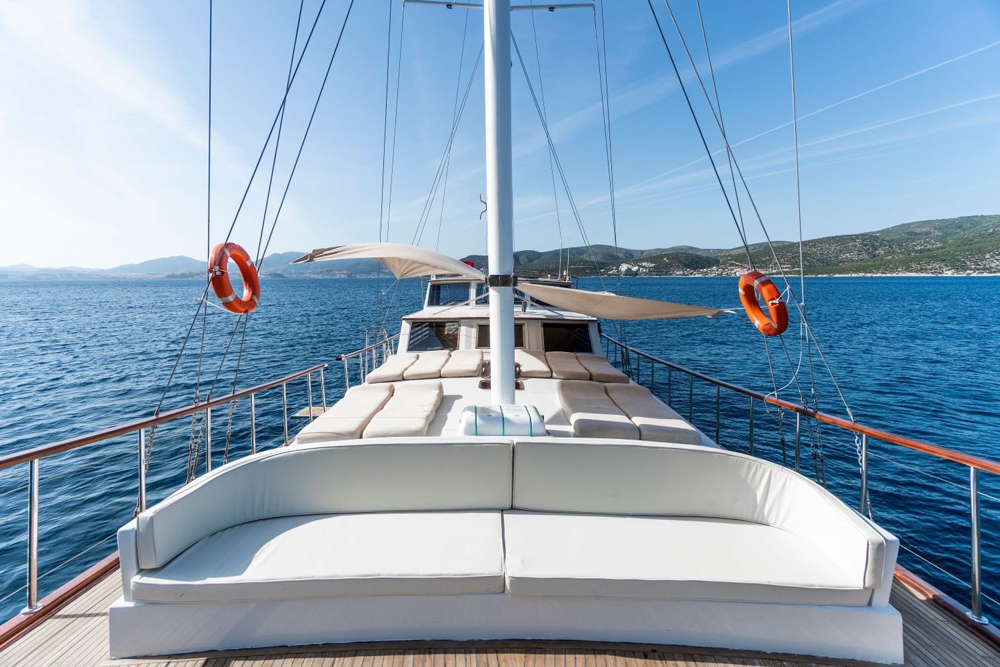 Yacht 1
